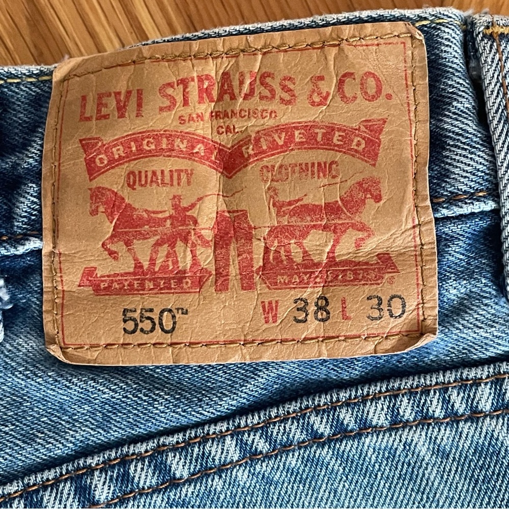 $10 SALE Levi’s 550 Light Medium Blue Denim Jeans Regular W38xL30 Distressed - Picture 4 of 8